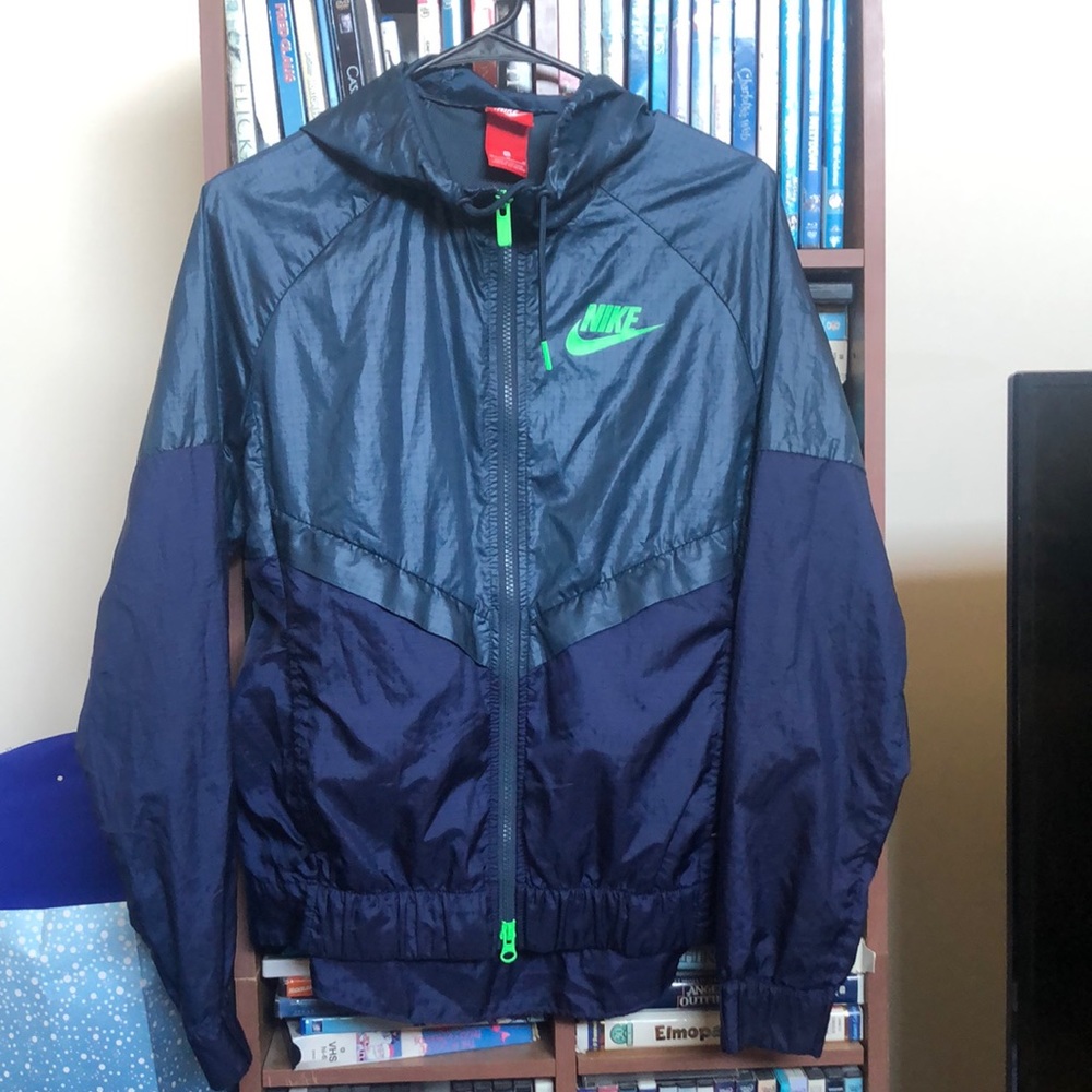 Nike Windrunner / Running  Hooded  Navy Blue and Green Jacket Sz M